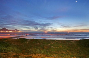 Гостиница 325 Leisure Bay lagoon gate drive Cape Town  Кейптаун